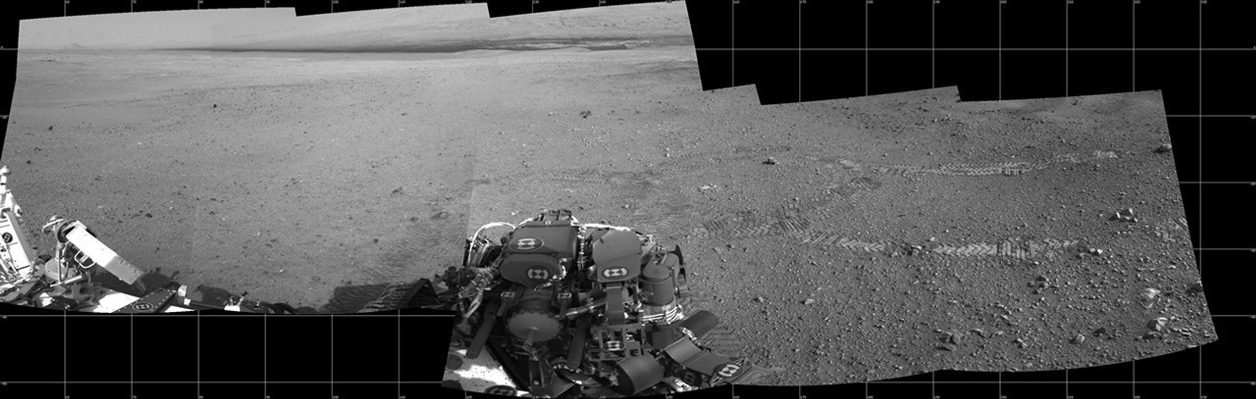 The two donut-shaped tracks make an infinity symbol, and mark the first two drives of NASA's Curiosity rover.