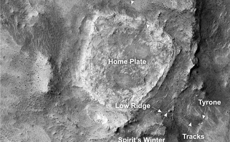 PIA09089-RA3-hirise-closeup_annotated.tif
