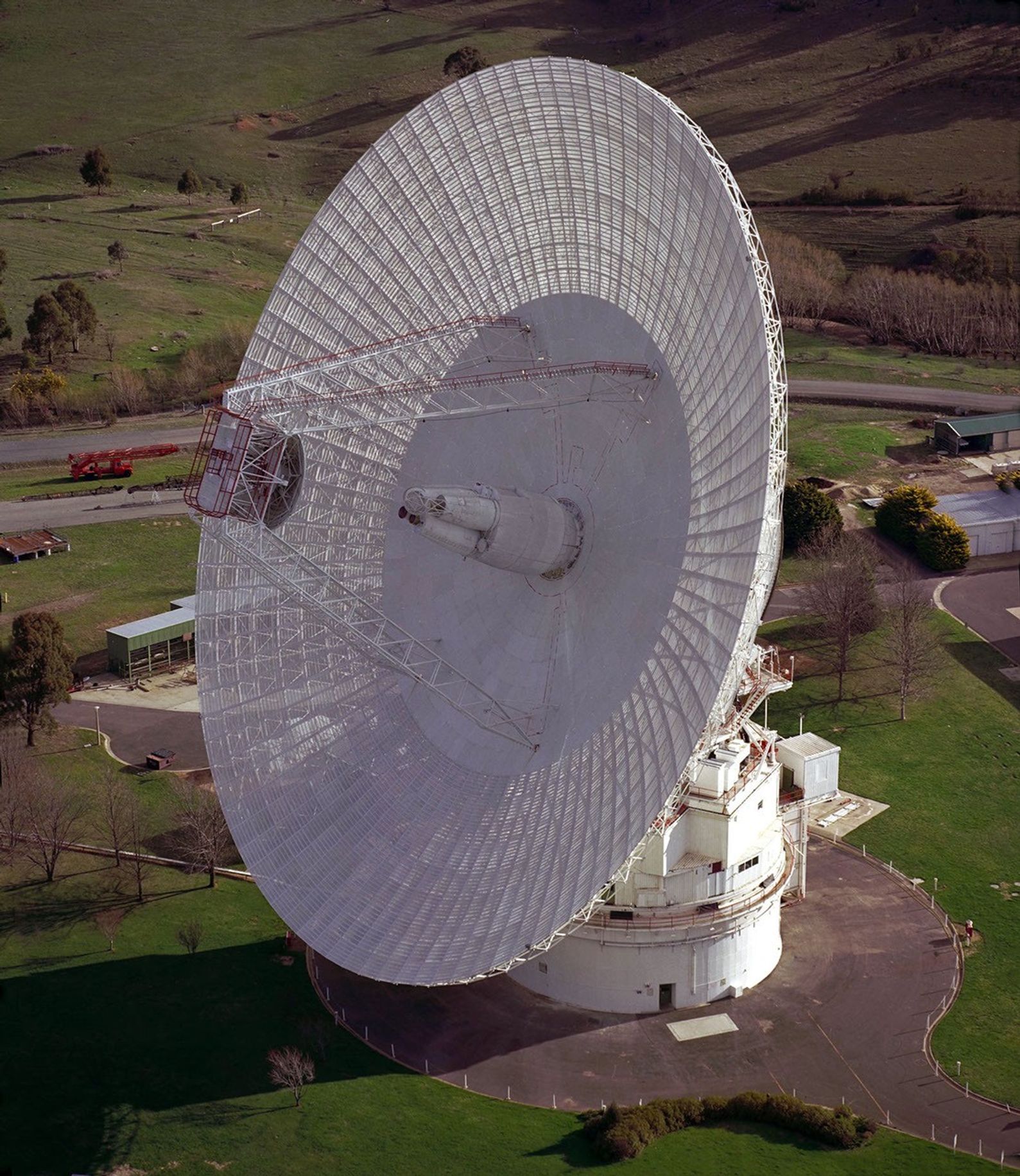 View of the Canberra Complex showing the 70m (230 ft.) antenna.