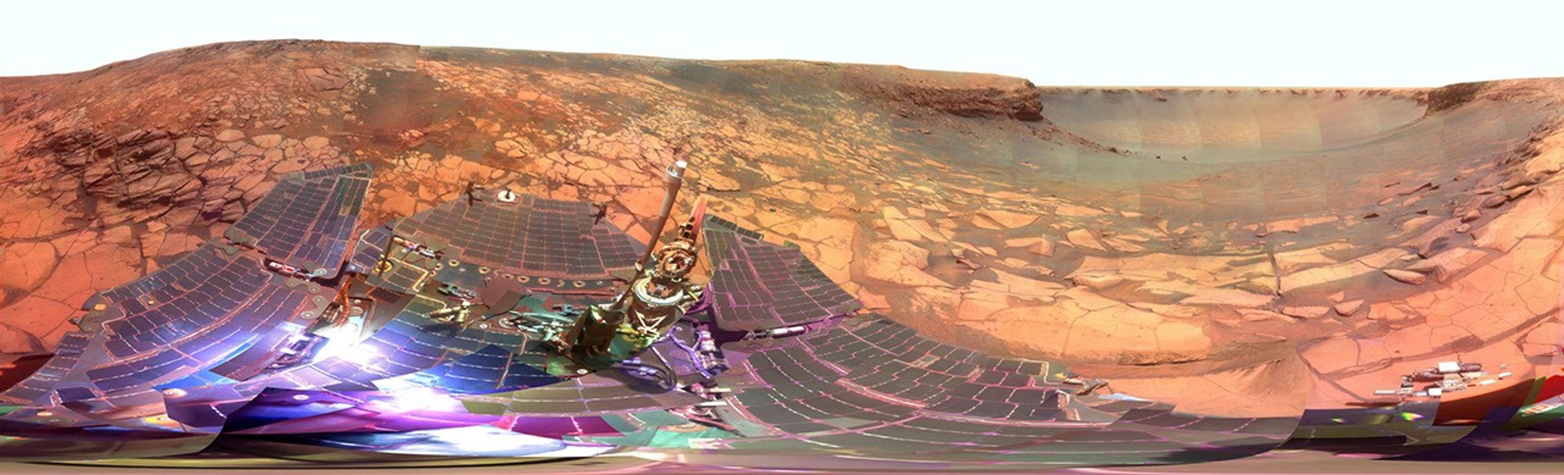 During four months prior to the fourth anniversary of its landing on Mars, Opportunity examined rocks inside an alcove called "Duck Bay" in the western portion of Victoria Crater.