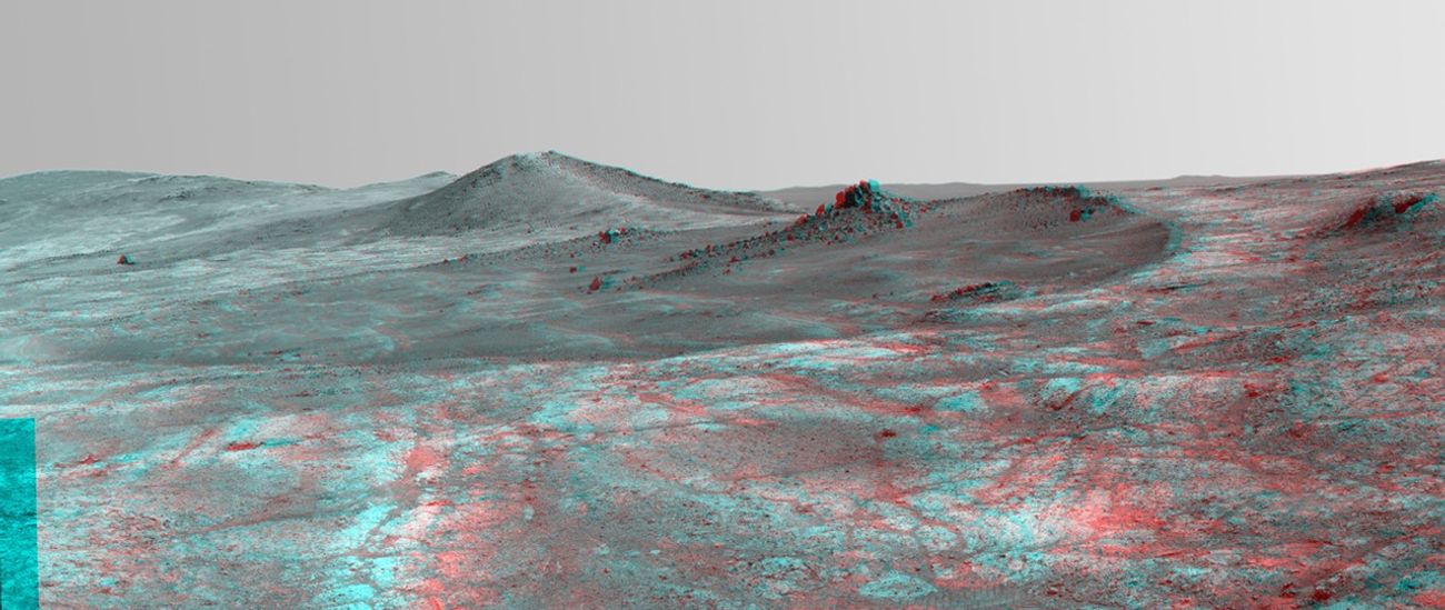 
			Rock Spire in 'Spirit of St. Louis Crater' on Mars (Stereo) - NASA Science			