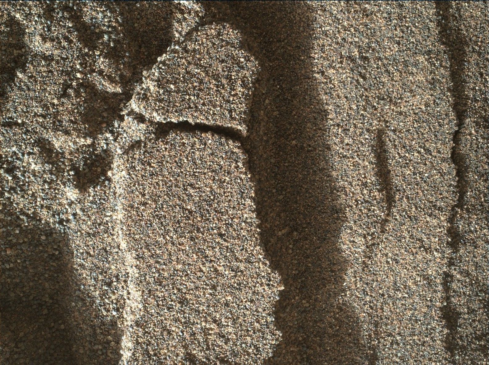 In an up-close 1-inch-wide view, grains of sand near a Martian sand dune are imaged by the arm camera on NASA's Mars rover Curiosity Mars rover.