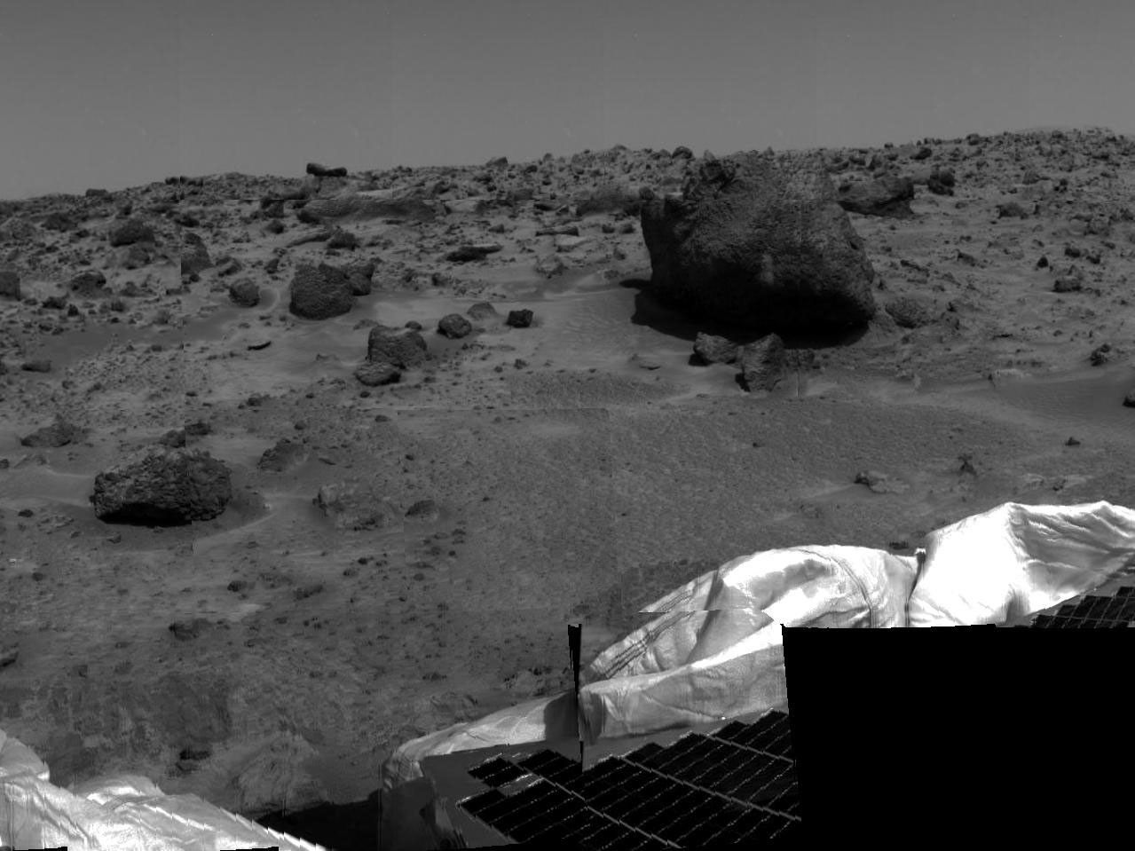 This image taken by NASAs Mars Pathfinder on July 5, 1997 (Sol 2), is of the smaller rock Barnacle Bill, and the larger rock nicknamed Yogi.