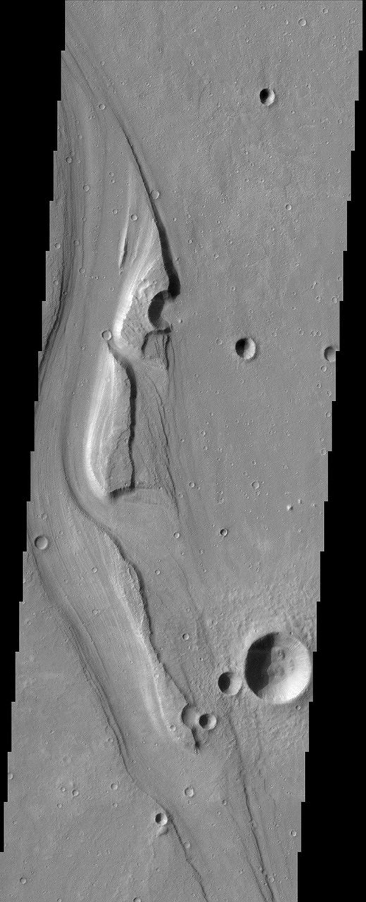 The sinuous channels and streamlined islands at the junction of Shalbatana and Simud Vallis, seen in this NASA Mars Odyssey image, present an erosional history of the catastrophic floods that scoured the Martian surface hundreds of millions of years ago.