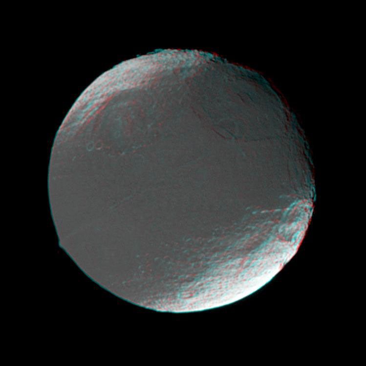 
			Iapetus in 3-D - NASA Science			