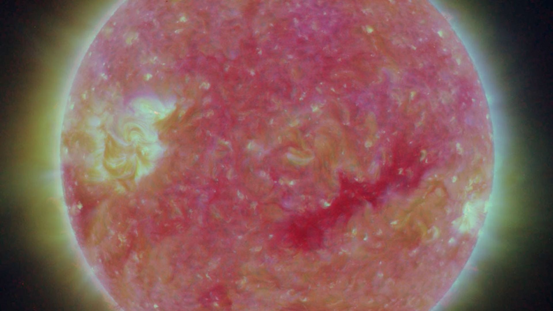 
			Closer View of the Equatorial Region of the Sun, March 24, 2007 - NASA Science			