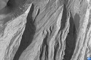 Click here for larger version of PIA09709