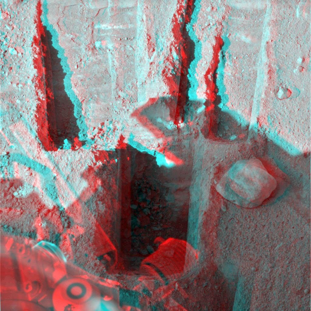 Digging by NASA's Phoenix Mars Lander on Aug. 23, 2008, reached a depth about three times greater than in any trench Phoenix has excavated. 3D glasses are necessary.