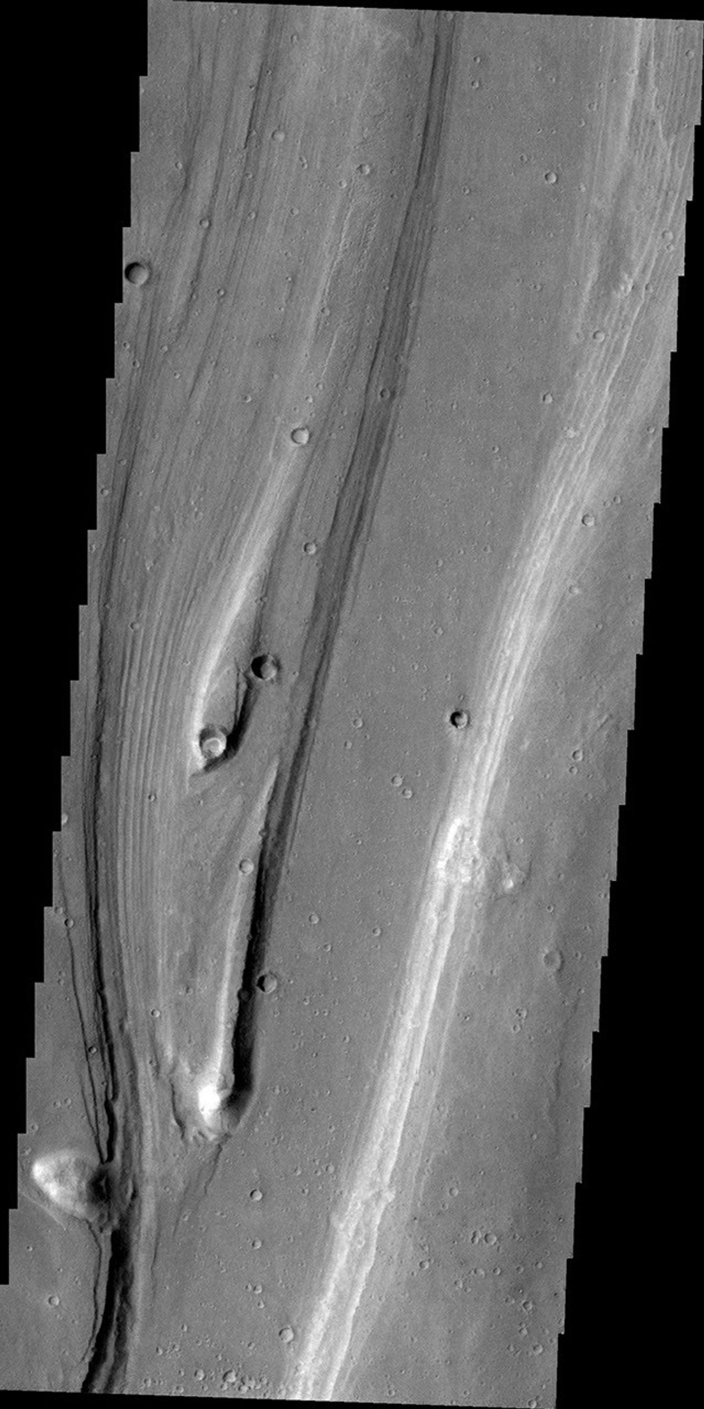 Streamlined islands indicate the direction of flow in this image of Shalbatana Vallis. taken by NASA's 2001 Mars Odyssey spacecraft.