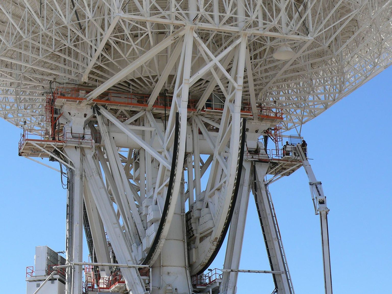 Work began on March 11, 2010 to replace a set of elevation bearings on the giant 'Mars antenna' at NASA's Deep Space Network complex in Goldstone, Calif.