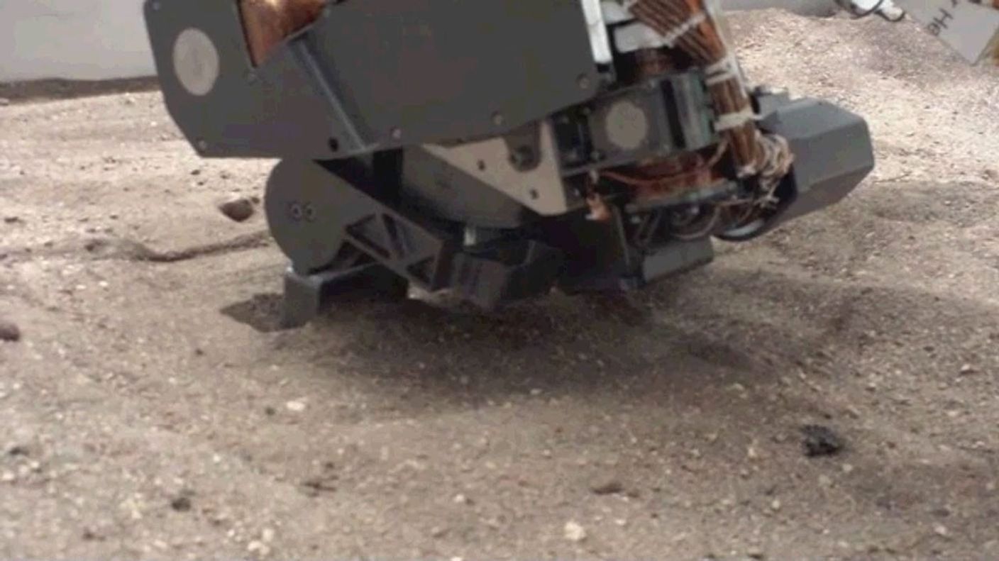 
			Test Scooping for Mars Rover Curiosity - NASA Science			