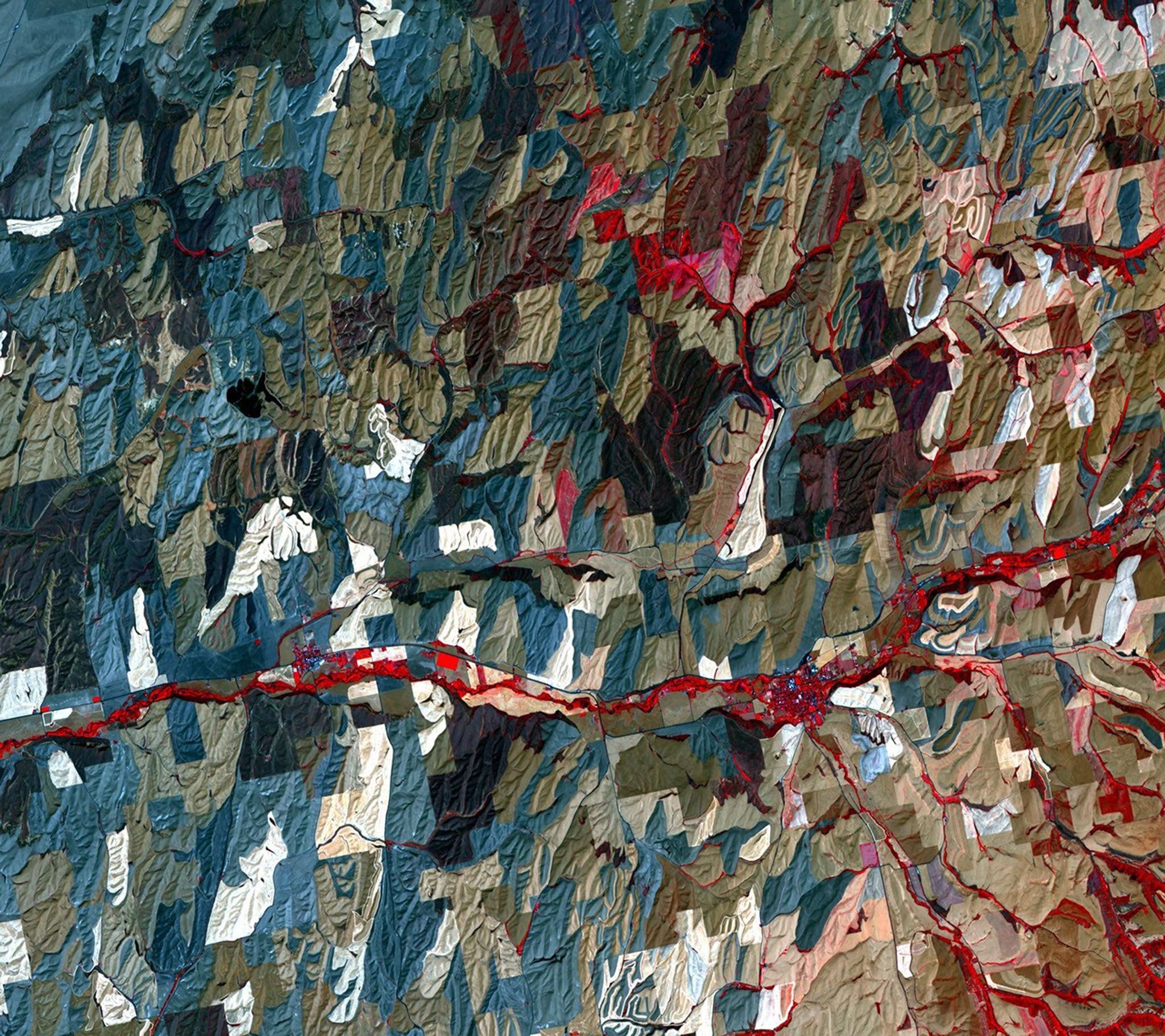 This image from NASA's Terra spacecraft shows Palouse, a rich farming area of some 7,000 square kilometers, reminiscent of Tuscany. But instead of vineyards, the main crops are wheat and rapeseed.