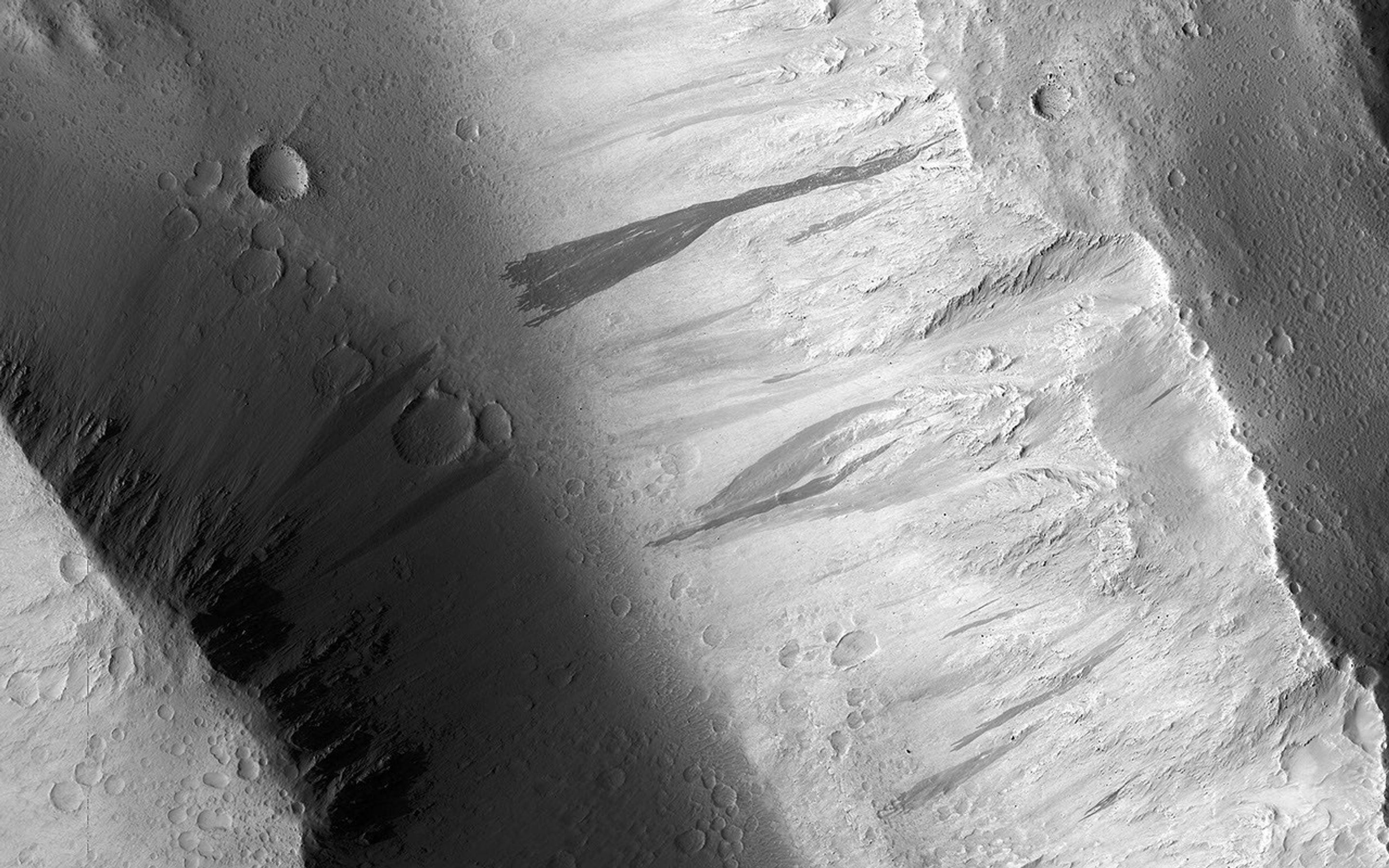 NASA's Mars Reconnaissance Orbiter observes several new dust avalanches on the slopes of ridges within the Olympus Mons Aureole.