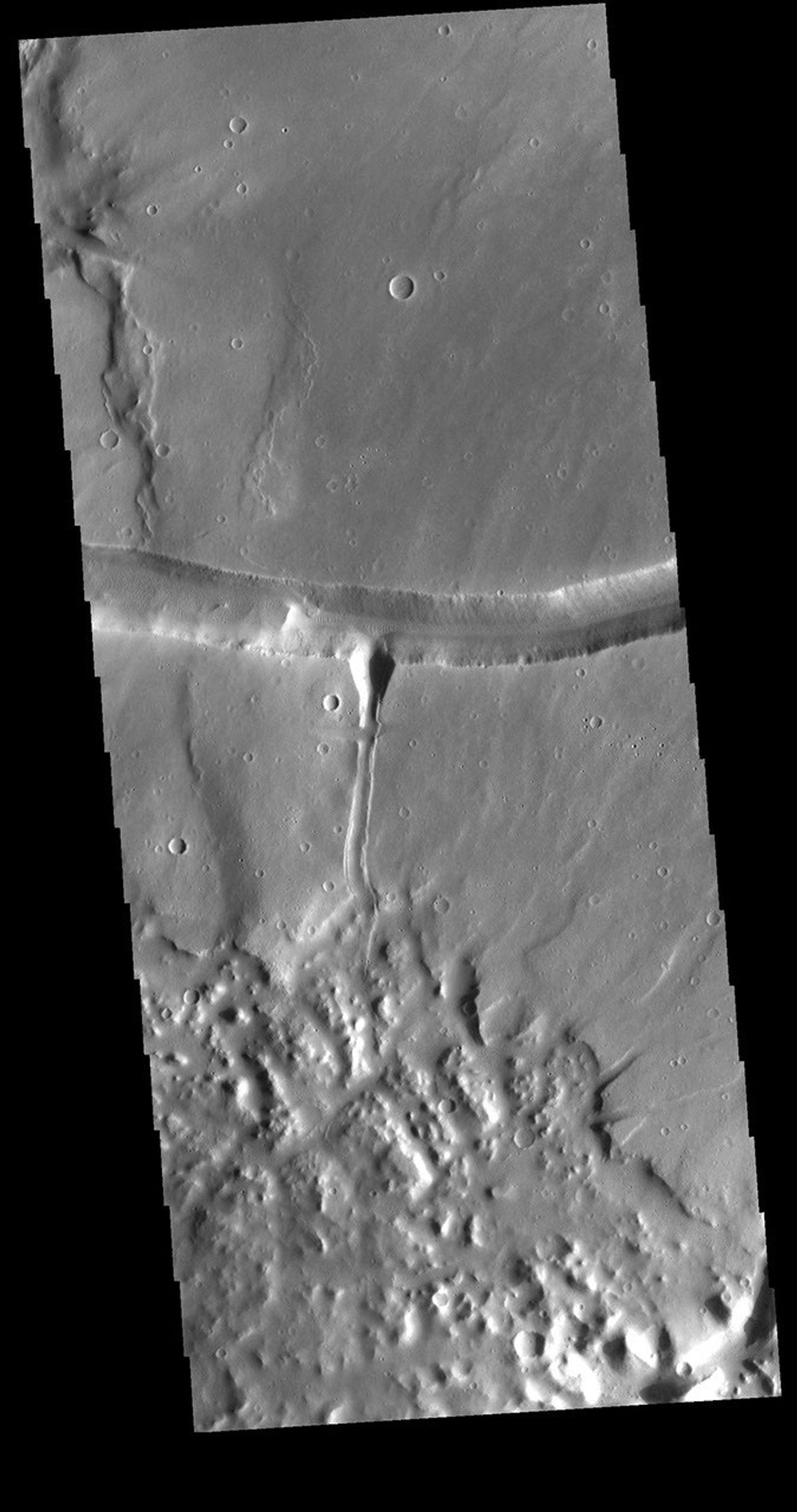 This image from NASA's Mars Odyssey shows the right angle intersection of the depressions in one of the graben that form Sacra Fossae.