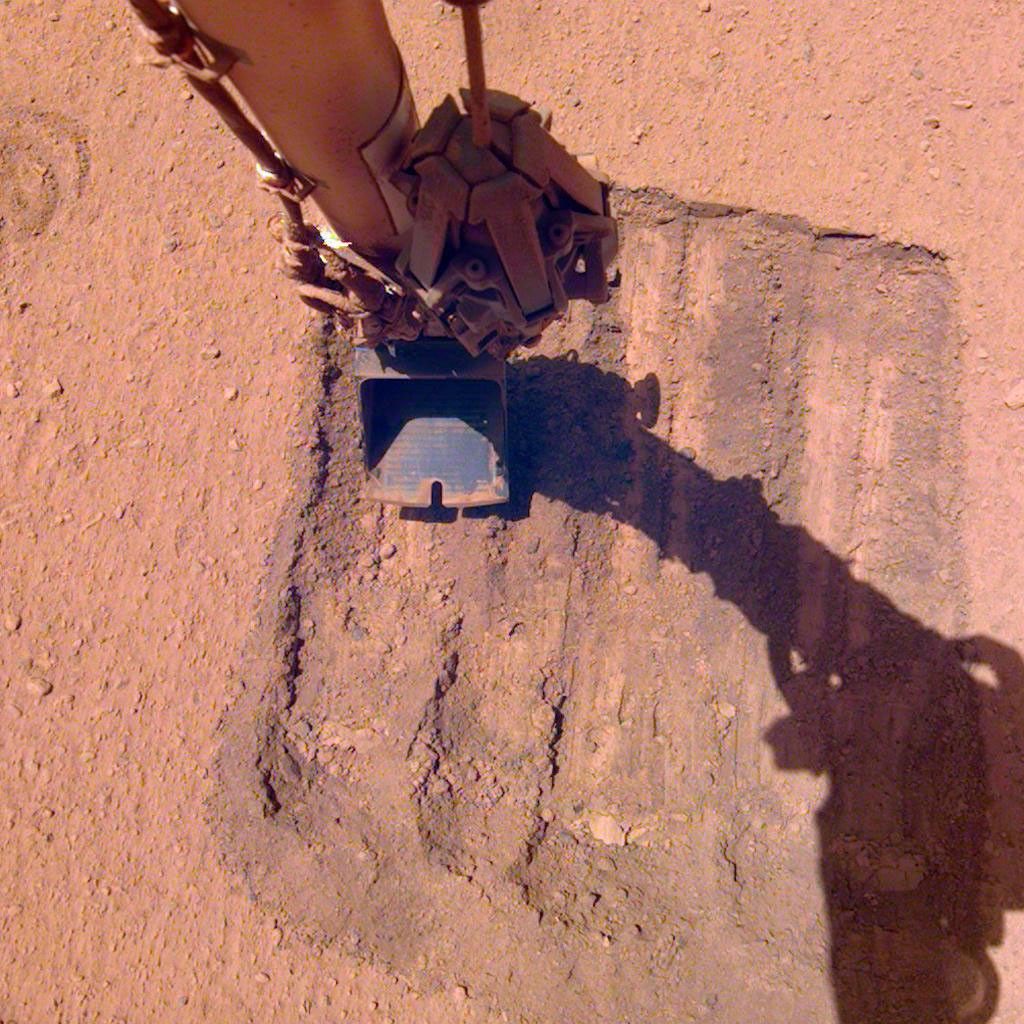 To clean a bit of dust from one of its solar panels, NASA's InSight lander trickled sand above the panel. The wind-borne sand grains then picked up some dust on the panel, enabling the lander to gain about 30 watt-hours of energy per sol on May 22, 2021.