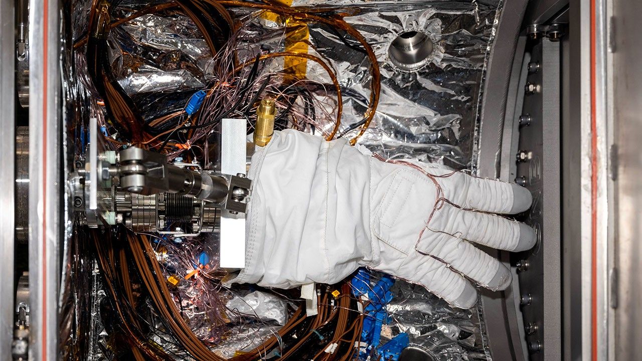 Astronaut Glove Tested in JPL's CITADEL - NASA Science