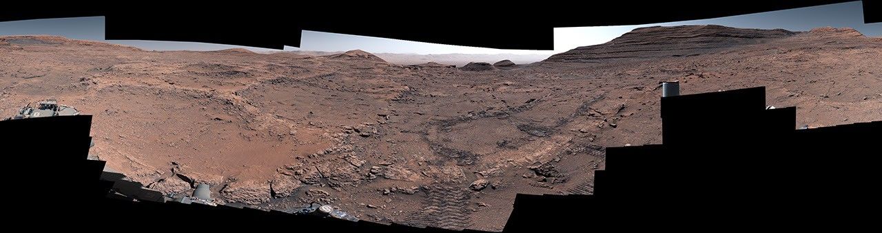 NASA's Curiosity Mars rover captured this 360-degree view after arriving at a region crisscrossed by hardened low ridges called boxwork patterns.