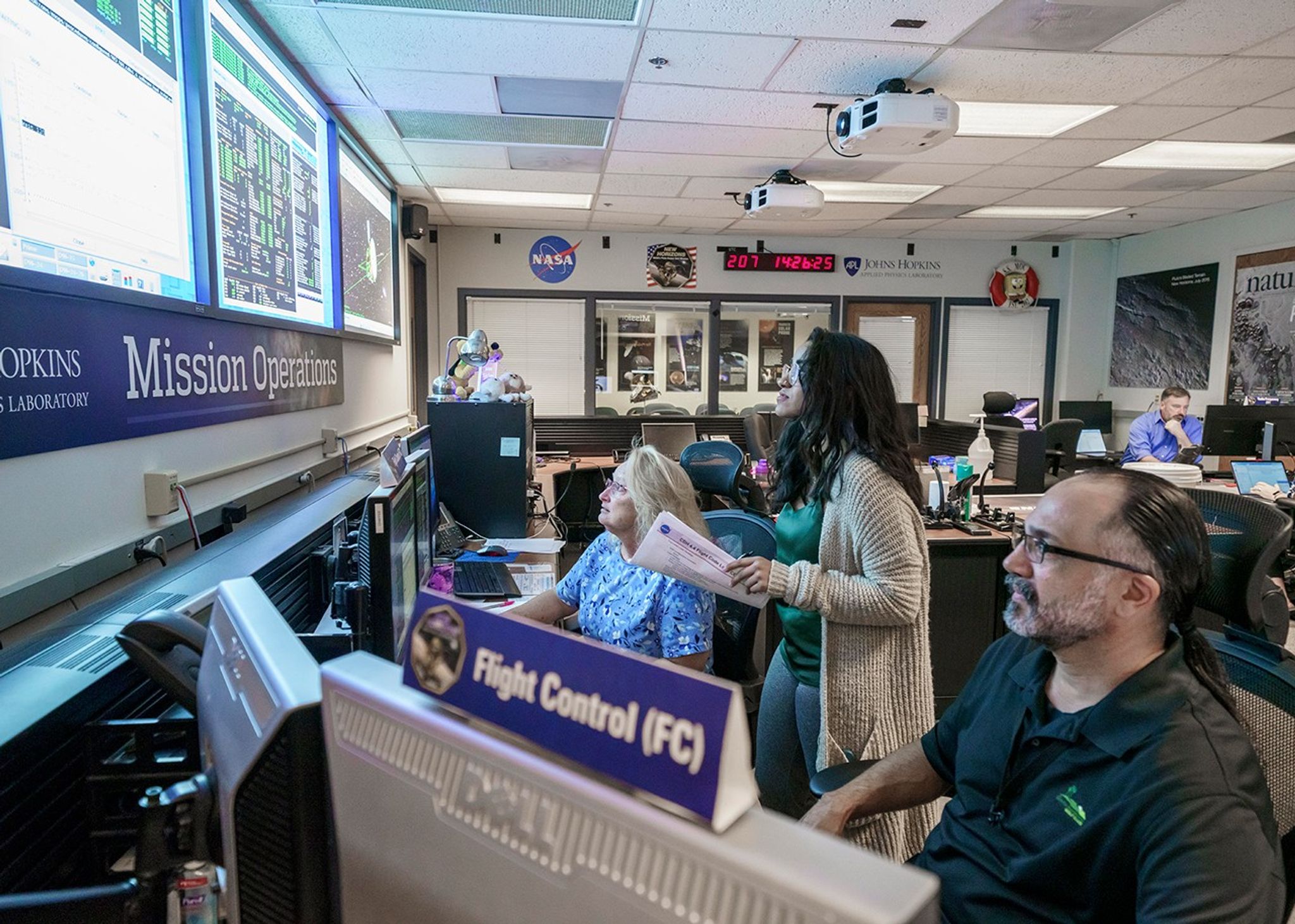 flight controllers upload new flight software to NASA’s New Horizons spacecraft from the Mission Operations Center