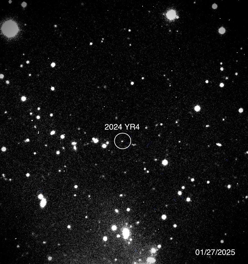 El asteroide 2024 YR4 es un asteroide cercano a la Tierra, lo que significa que se encuentra en una órbita que lo acerca a la región del sistema solar en donde se encuentra la Tierra.