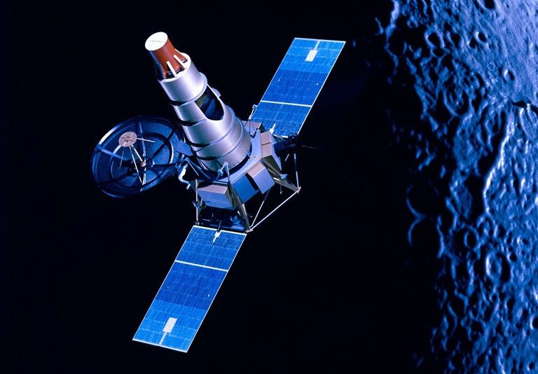 Spacecraft approaching the Moon.