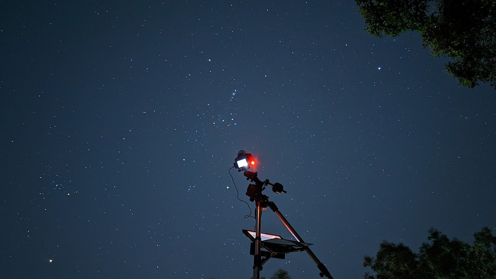 Darcy Wenn's portable astrophotography setup imaging the Orion Nebula.