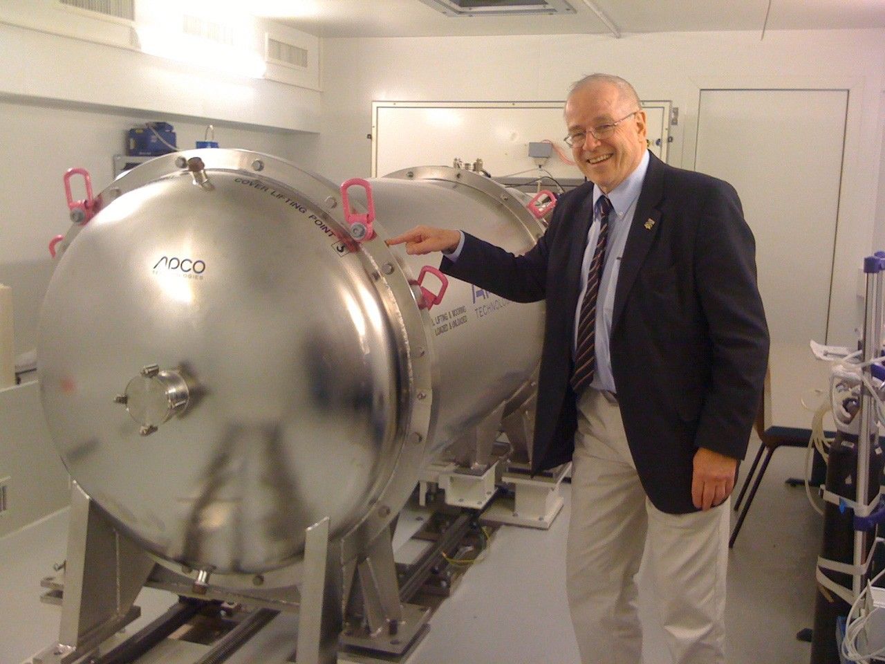 David Latham, a senior astronomer at the Harvard-Smithsonian Center for Astrophysics, with the HARPS-N spectrograph, which measures the masses of exoplanets.