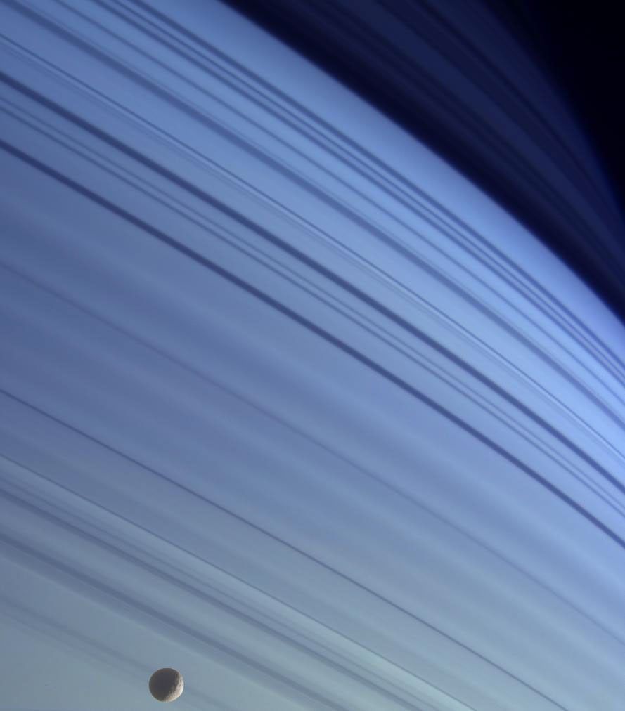 Mimas againzt Saturn's norther latitudes