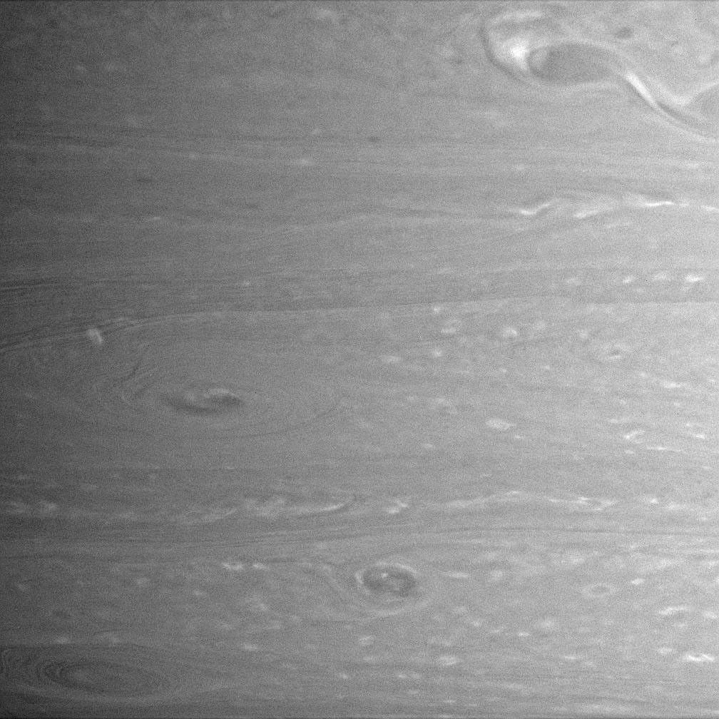 Whirling storms on Saturn