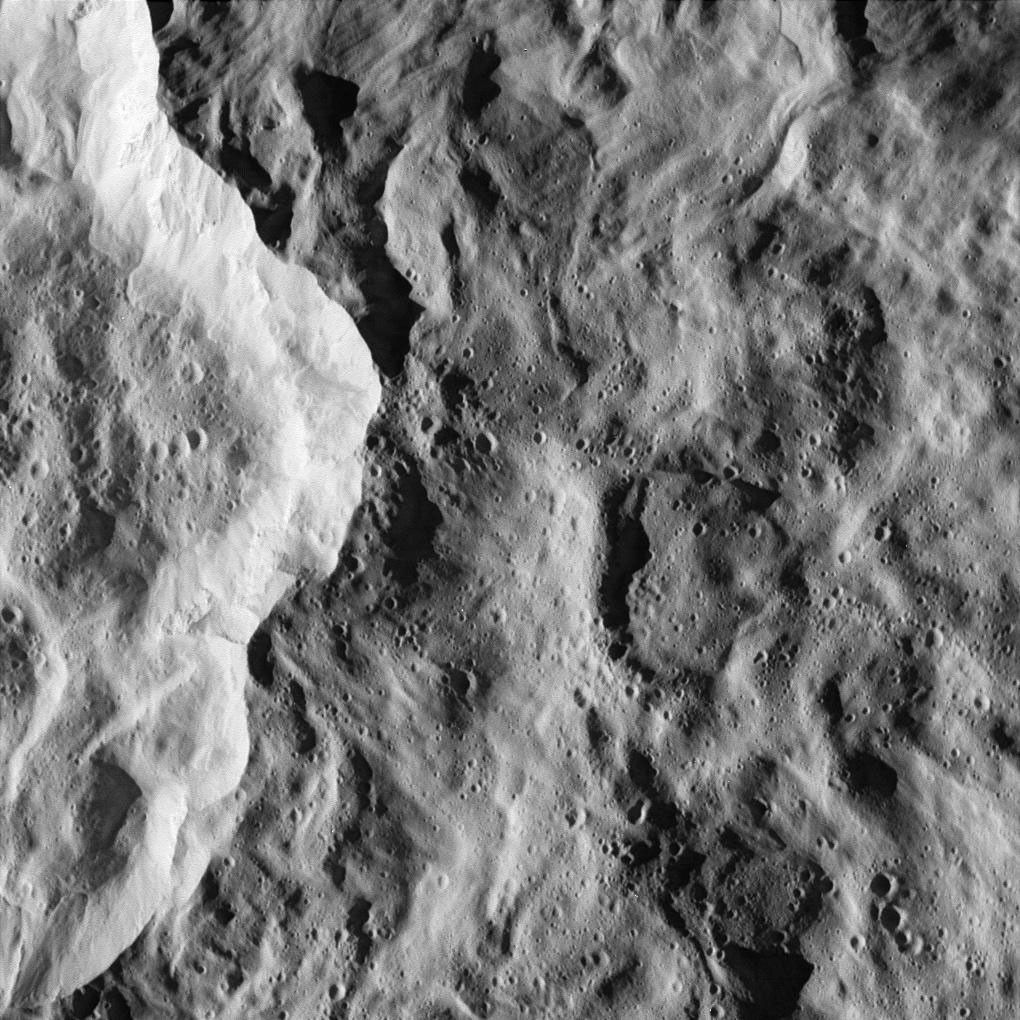 Close-up of the rim of Rhea