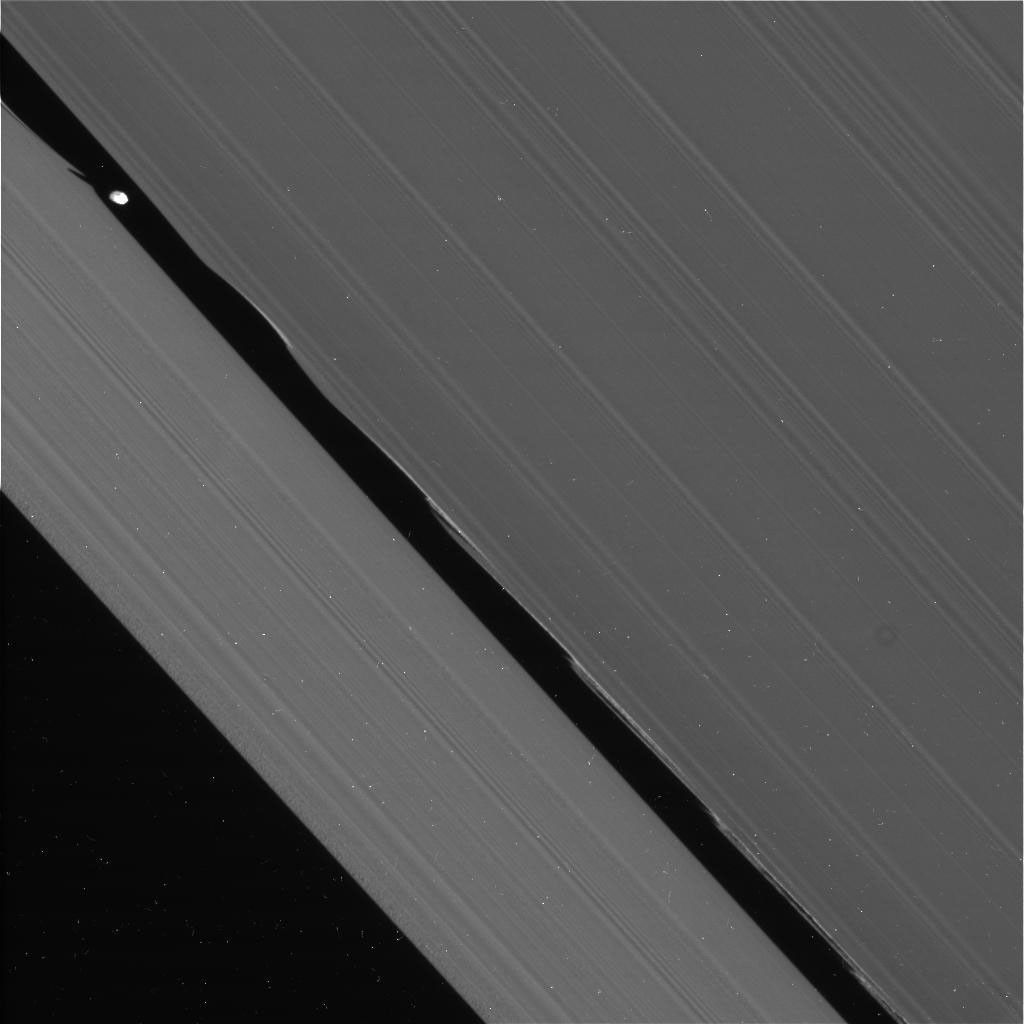 Daphnis and Saturn's rings