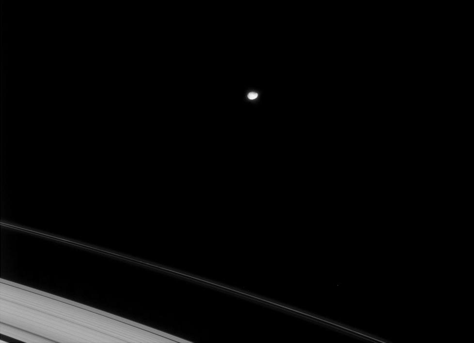 Saturn's rings and Janus