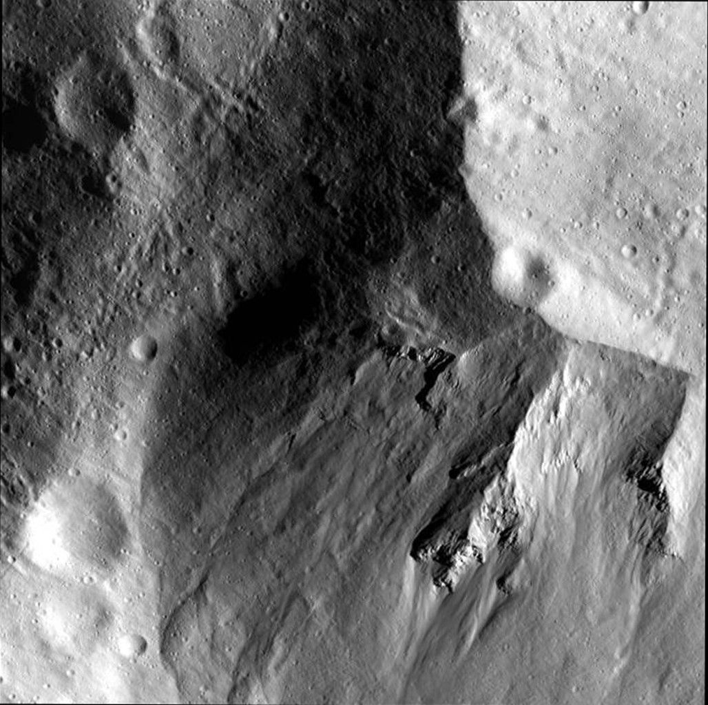 Close-up of Rheasilvia's Wall