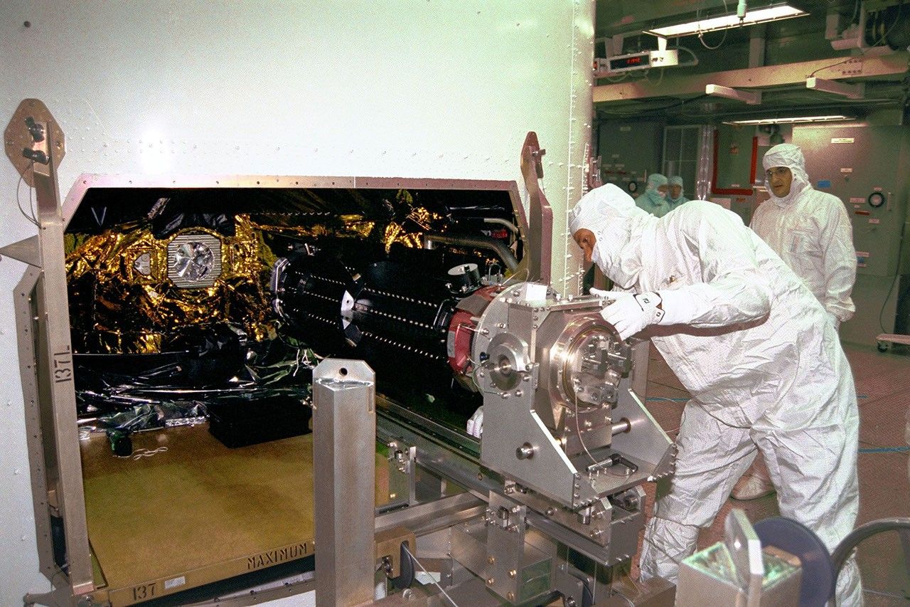 Installing a Radioisotope Thermoelectric Generator (RTG) - NASA