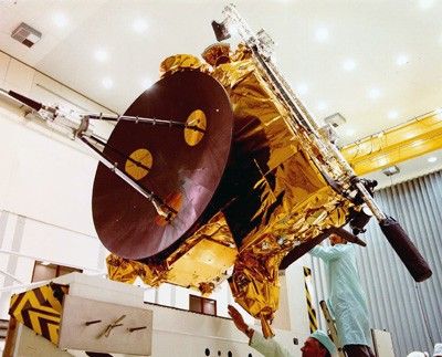 Ulysses Prime Focus High Gain Antenna.