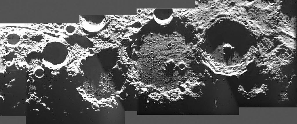 The Moon has no rings.