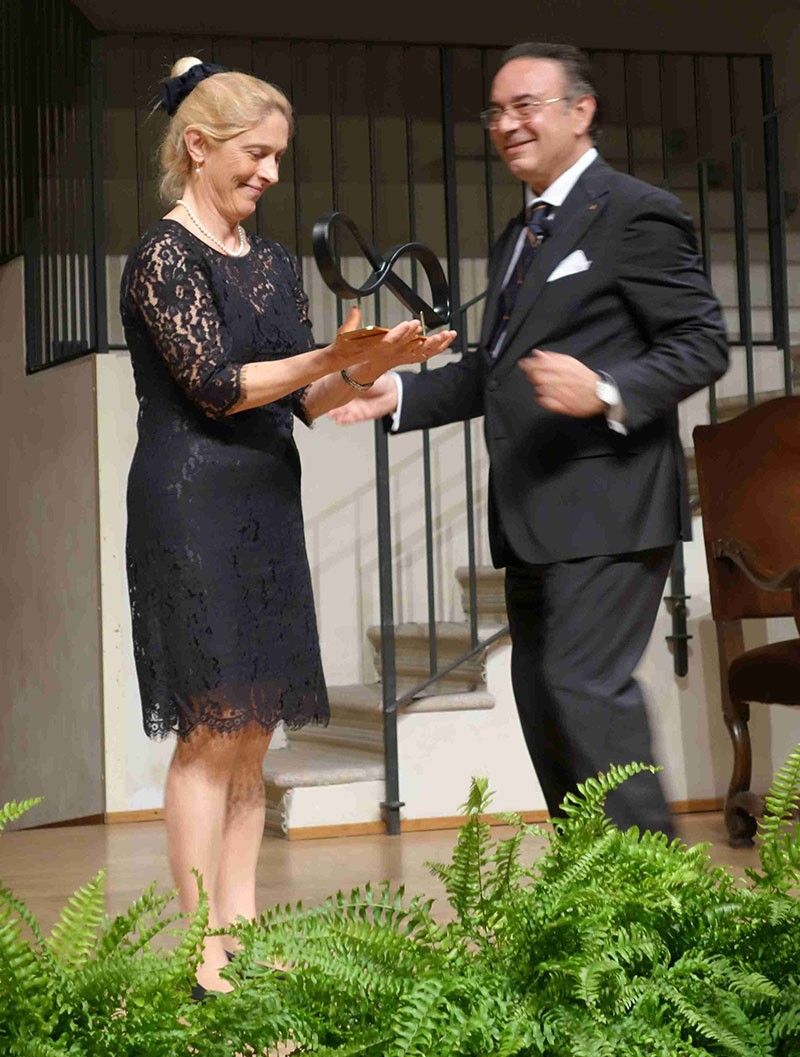 Cinzia Zuffada Receiving the Career Award
